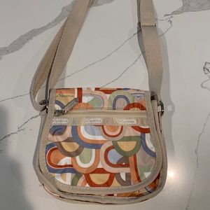 Vintage Le Sportsac patterned purse!